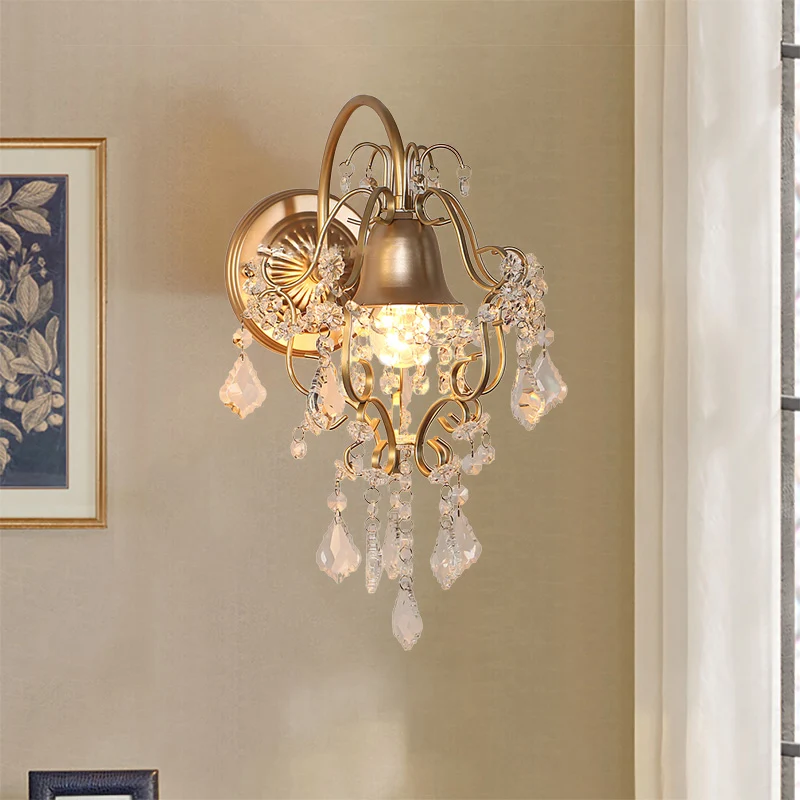 Golden Bell Shade Wandverlichting Vintage Stijl 1 Lichtmetalen schanslamp met heldere kristallen drapering Clearhalo