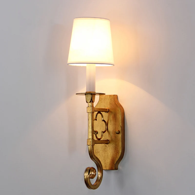 Goud 1-lamp wandkandelaar licht vintage stijl stof taps toelopende schaduw wandgemonteerde lichtarmatuur Clearhalo