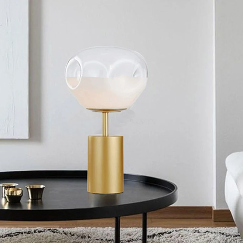 Goud geometrisch nachtkastje licht modernisme 1 lichtmetalen nachtkastjelamp met crèmekleurige glazen kap met kuiltje Clea...
