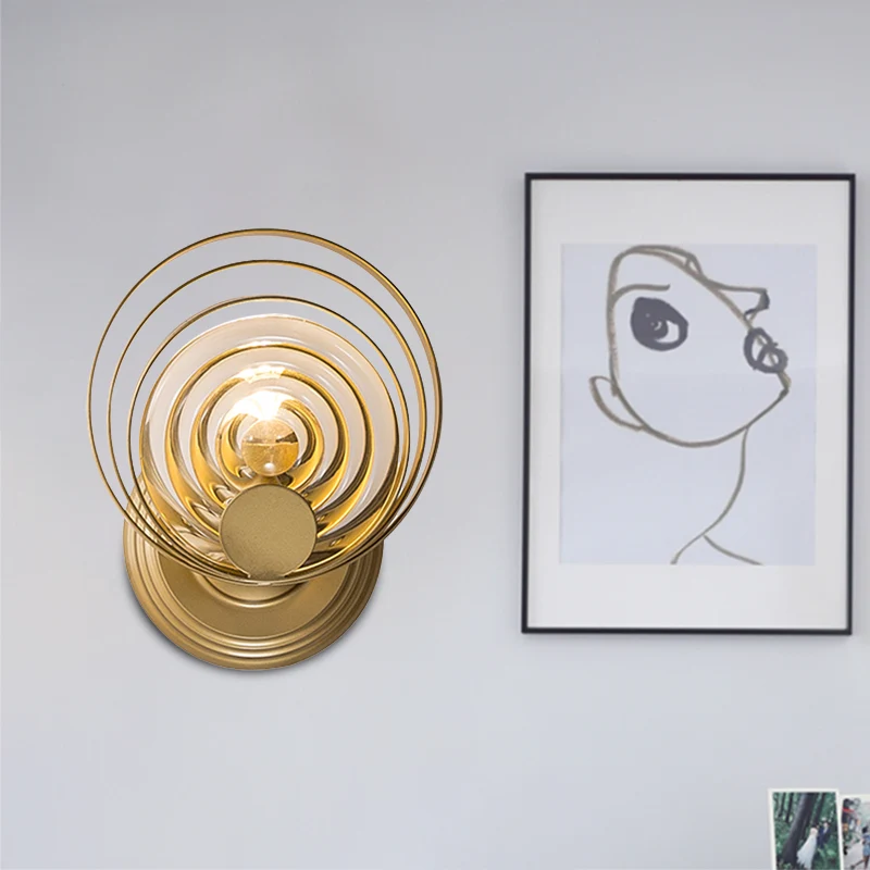 Gouden 1/2-lichts wandkandelaar licht minimalistisch metallic wervelend rond wandverlichtingsidee Clearhalo