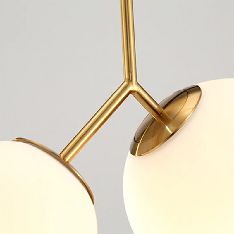 Gouden bolvormige kroonluchter licht moderniteit 2 lampen melkachtig glas ophanging hanger voor eetkamer Clearhalo