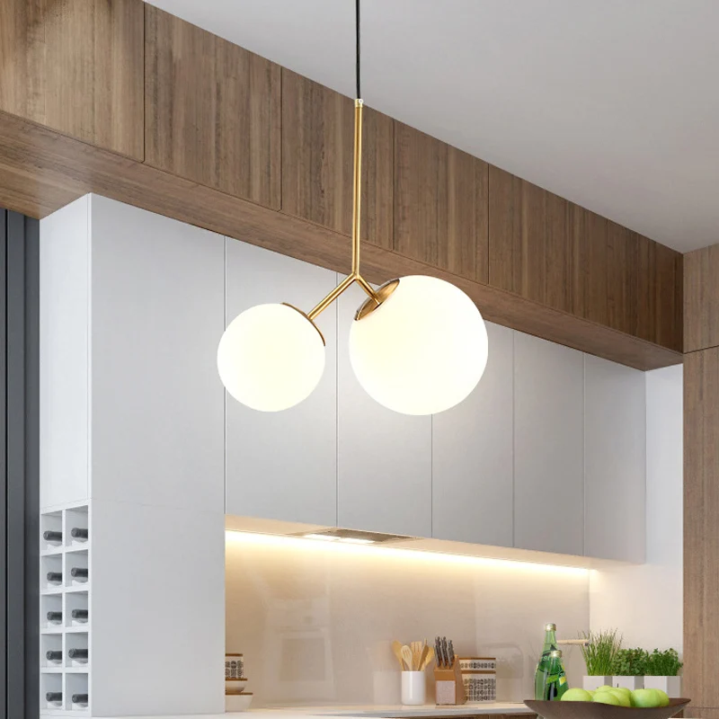 Gouden bolvormige kroonluchter licht moderniteit 2 lampen melkachtig glas ophanging hanger voor eetkamer Clearhalo