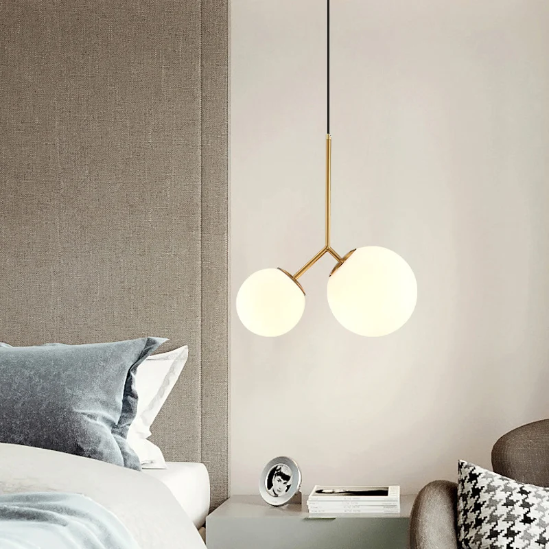 Gouden bolvormige kroonluchter licht moderniteit 2 lampen melkachtig glas ophanging hanger voor eetkamer Clearhalo