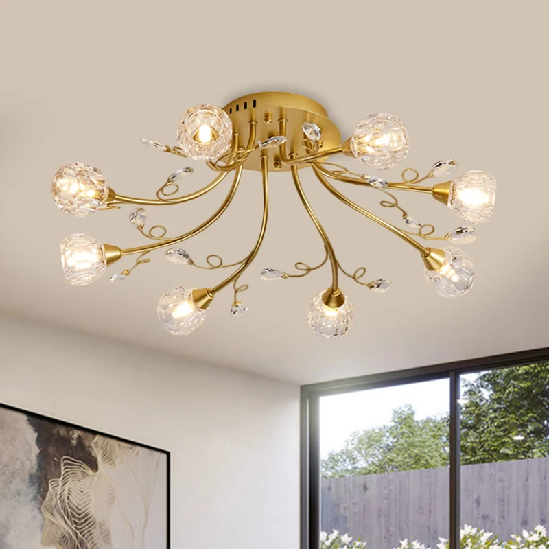 Gouden bolvormige plafondlamp eenvoudige stijl 8 lampen kristallen prisma's semi-gemonteerde verlichting met scrollarm Cle...
