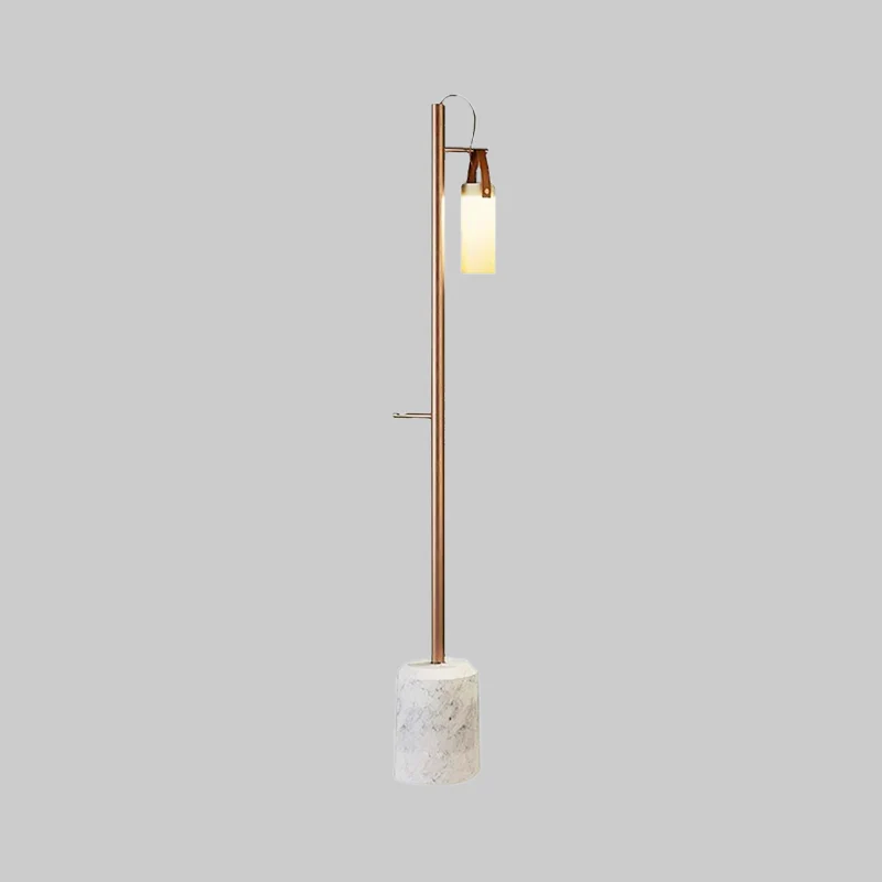 Gouden buisvormige staande vloerlamp Post Modern 1-lichts opaalglazen vloerlamp met lederen handgreep Clearhalo