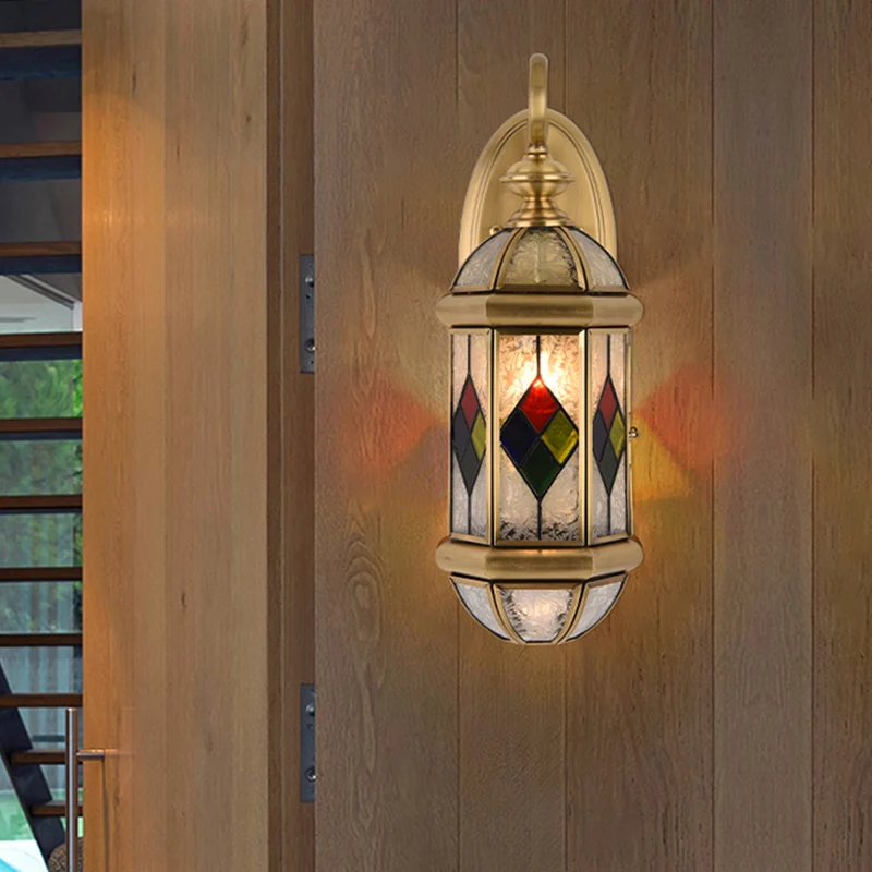 Gouden capsule wandgemonteerd licht Klassiek messing en rimpelglas wandkandelaar met enkel licht Clearhalo