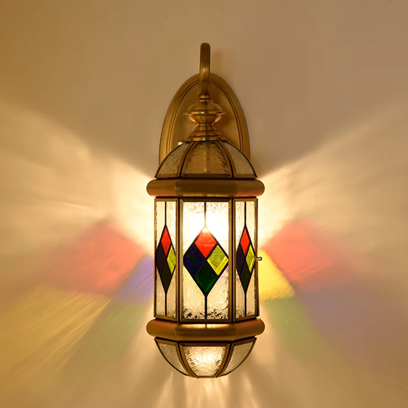 Gouden capsule wandgemonteerd licht Klassiek messing en rimpelglas wandkandelaar met enkel licht Clearhalo