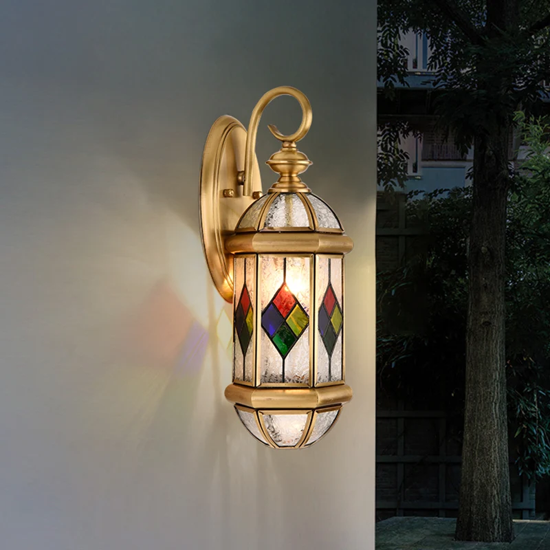 Gouden capsule wandgemonteerd licht Klassiek messing en rimpelglas wandkandelaar met enkel licht Clearhalo