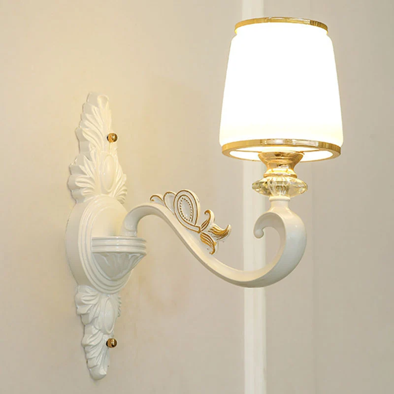 Gouden conische hangende hanglamp Simplicity opaline glazen kroonluchterverlichting met gebogen arm Clearhalo