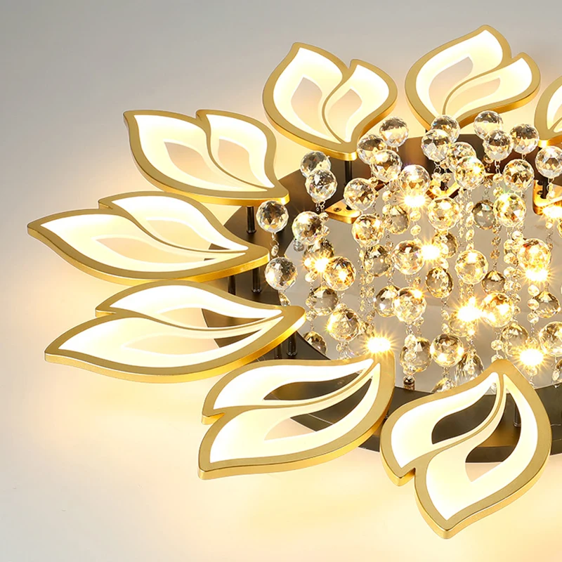 Goudkleurige bloemplafondverlichting Eigentijdse LED-metaal, semi-inbouwmontage met kristallen bol Clearhalo