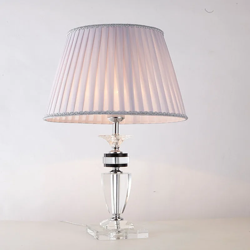 Grijze geplooide bureaulamp, modernistische stoffen tafellamp met 1 kop en glazen voet van helder kristal Clearhalo