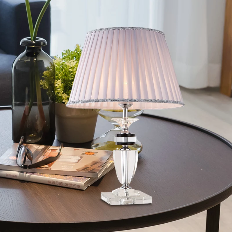 Grijze geplooide bureaulamp, modernistische stoffen tafellamp met 1 kop en glazen voet van helder kristal Clearhalo
