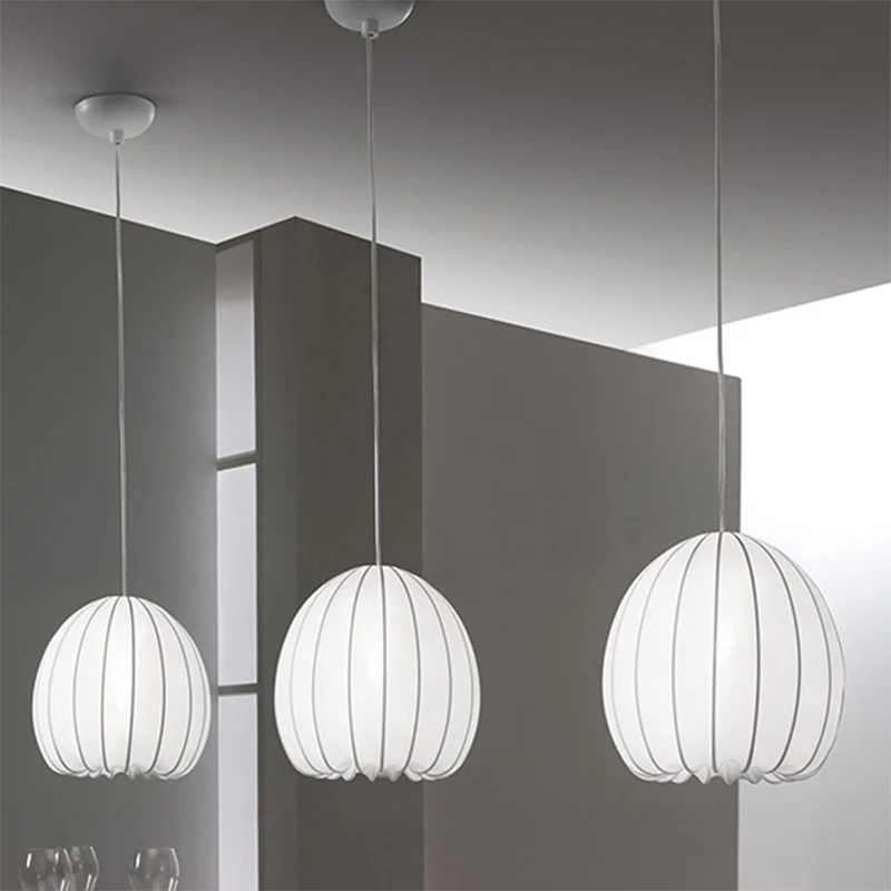 Halfrond hangende hanglamp van eenvoudige stof, 1-lichts wit, hangend plafondlicht boven tafel Clearhalo