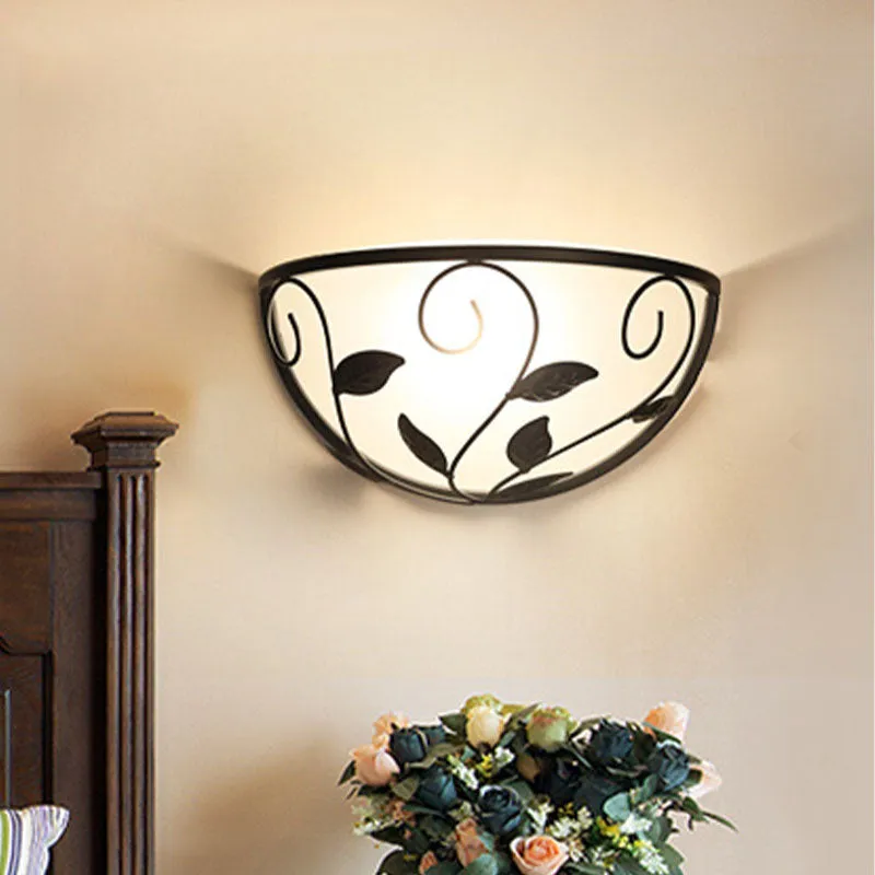 Halve cirkel crèmekleurige glazen wandlamp platteland 1 kop inbouw zwart met rietdecoratie Clearhalo
