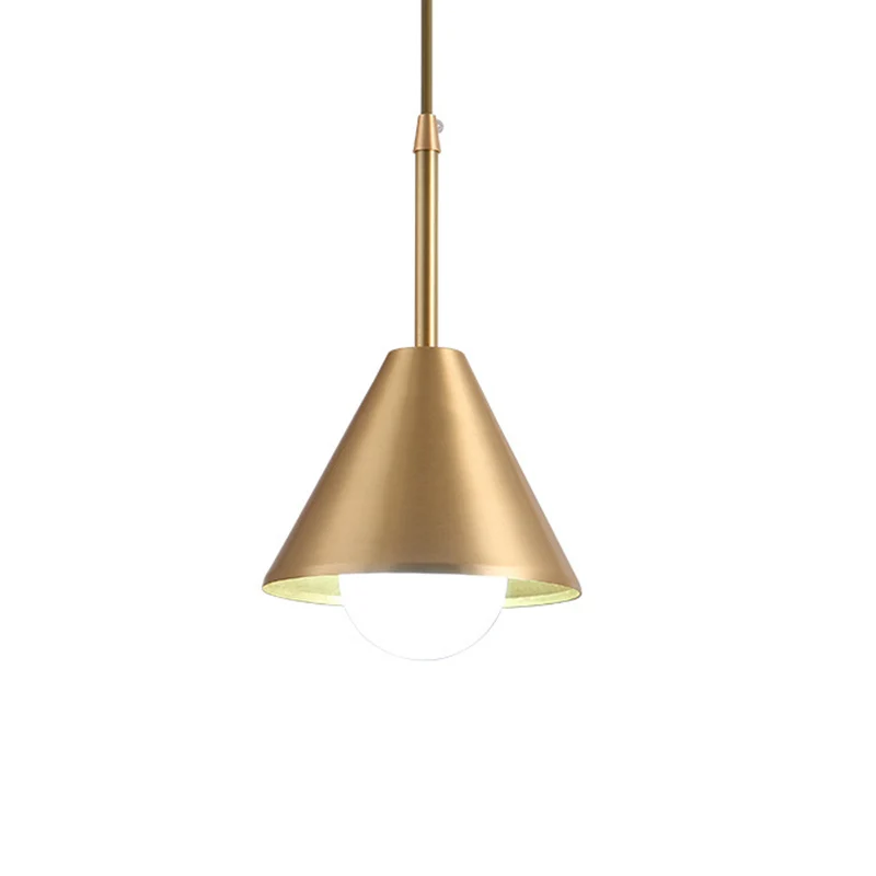 Halverwege de eeuw kegelvormige metalen hanglamp met één lamp, plafondophanglamp messing boven eettafel Clearhalo