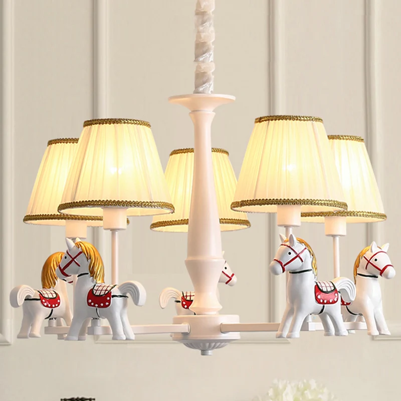 Hangende kroonluchter met stoffen lampenkap, 5-lichts beige hanglamp voor kinderen met carrouselontwerp Clearhalo
