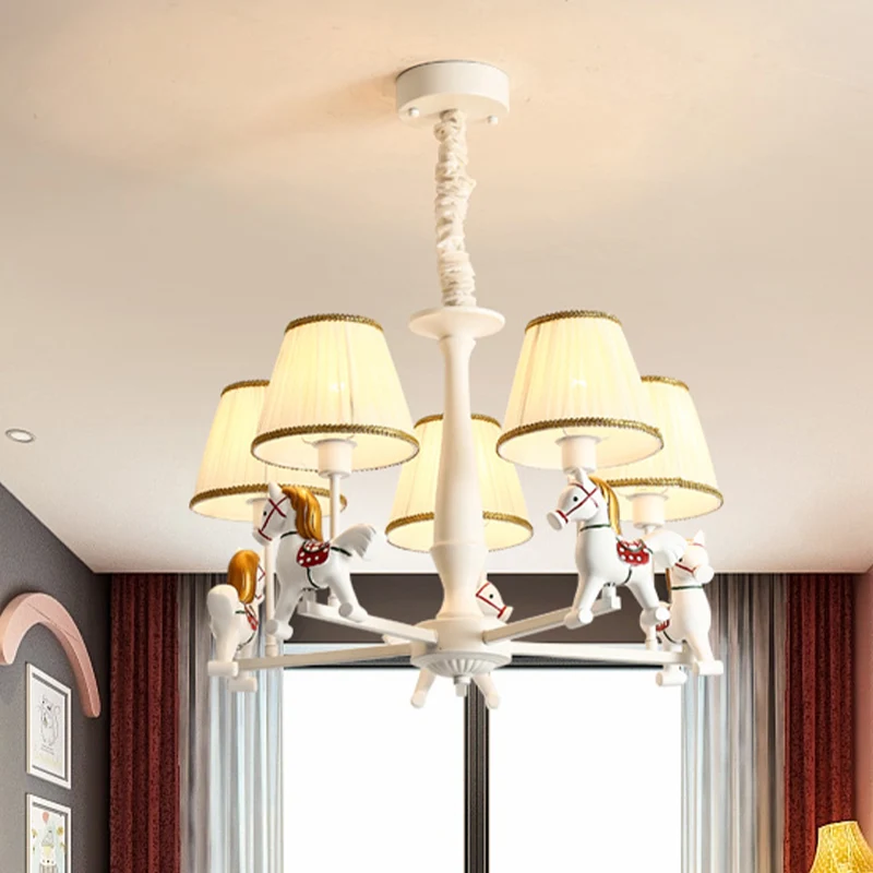 Hangende kroonluchter met stoffen lampenkap, 5-lichts beige hanglamp voor kinderen met carrouselontwerp Clearhalo