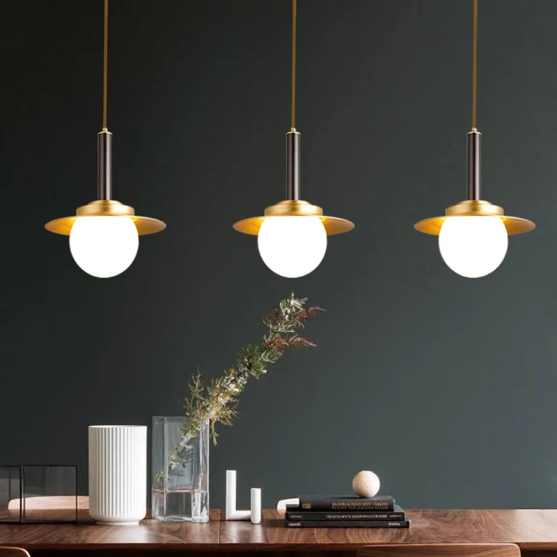 Hanglamp met metalen kap, postmoderne messing hanglamp met 1 kop en glazen bolvormige kap aan de onderkant Clearhalo