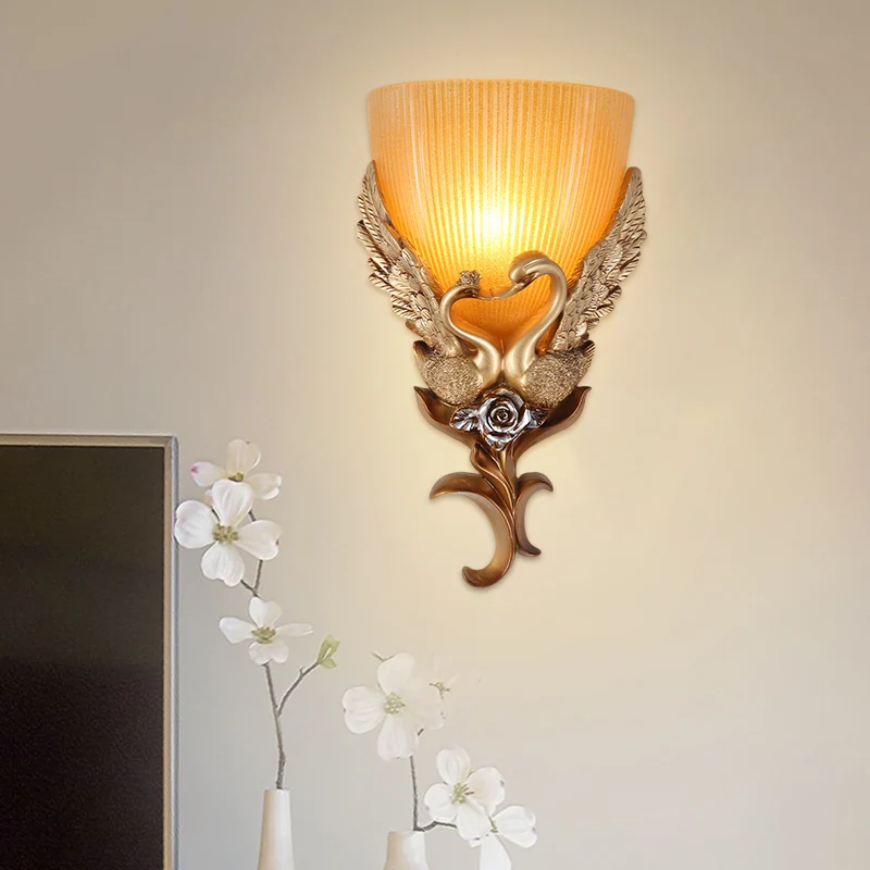 Hars Gans Wandverlichting Ideeën Klassieke slaapkamerwandlamp met 1 lamp goud met kom Amber geribbelde glazen kap Clearhalo