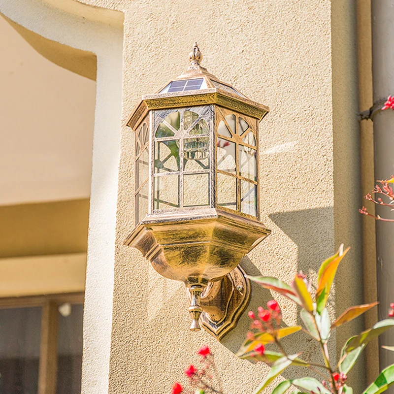 Helder glas zwart/messing zonne-wandverlichting gefacetteerde traditionele LED-lantaarn wandkandelaar voor buiten Clearhalo
