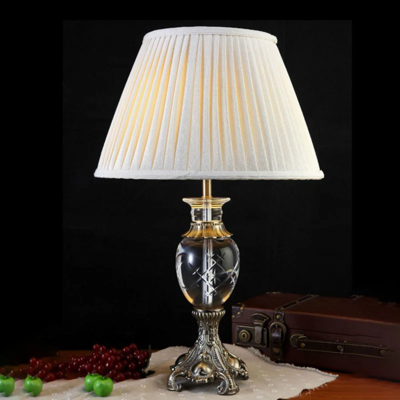 Helder kristal geplooid schaduwnachttafellampje Lodge 1-lichts nachtkastjelamp beige Clearhalo