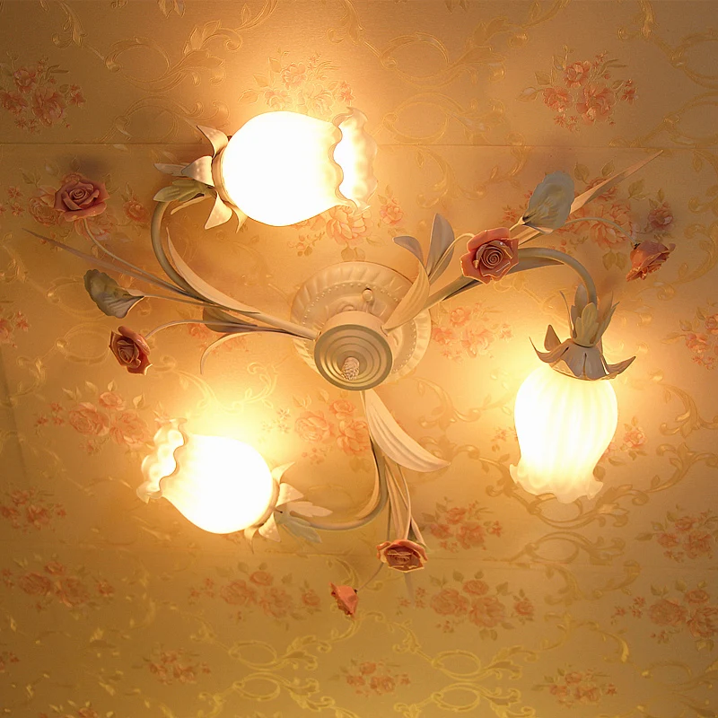 3 hoofden bloem semi-inbouw pastoraal wit matglazen plafondinbouwlamp Clearhalo