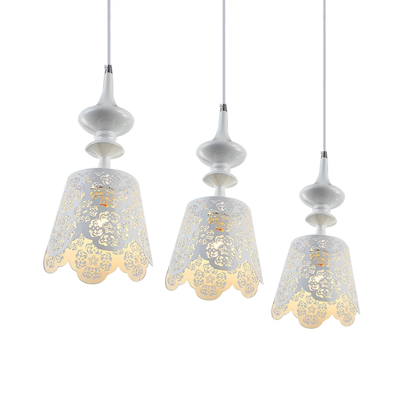 IJzeren witte multi-hanglamp uitgeholde geschulpte pastorale plafondhanglamp met 3 lampen Clearhalo