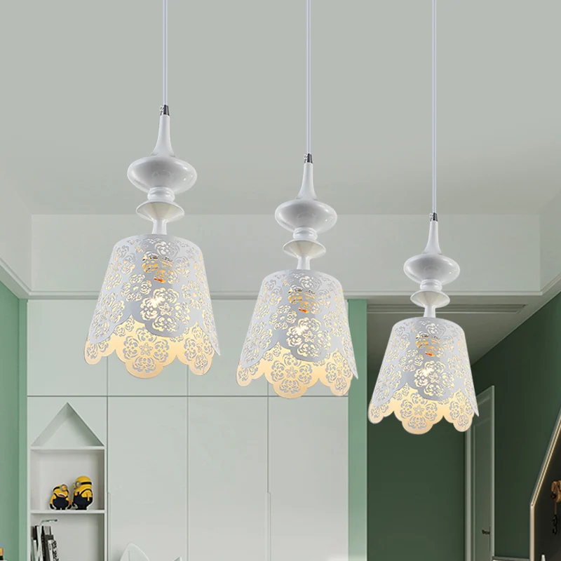 IJzeren witte multi-hanglamp uitgeholde geschulpte pastorale plafondhanglamp met 3 lampen Clearhalo