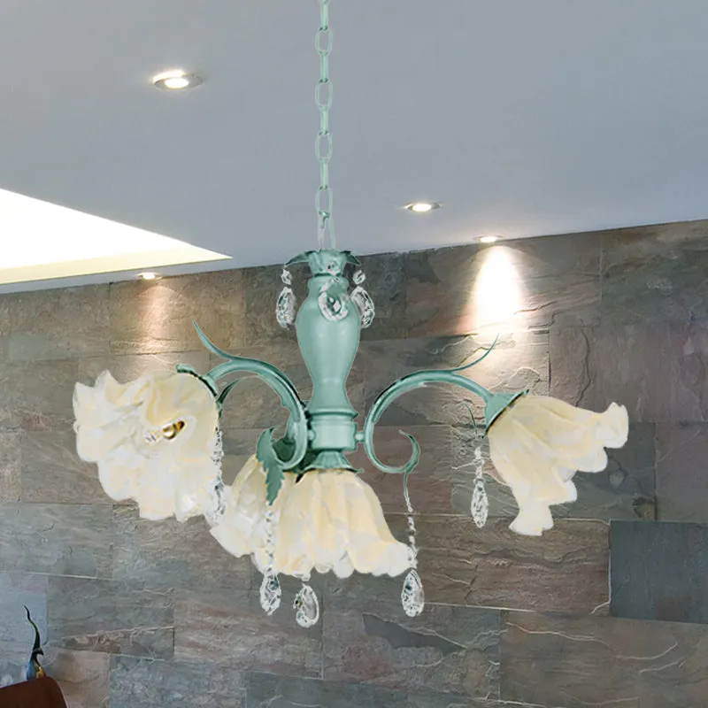 Ivoorkleurige glazen blauwe hangende verlichting Geschulpte 4/7/9 hoofden Koreaanse bloemkroonluchter met kristallen drupp...