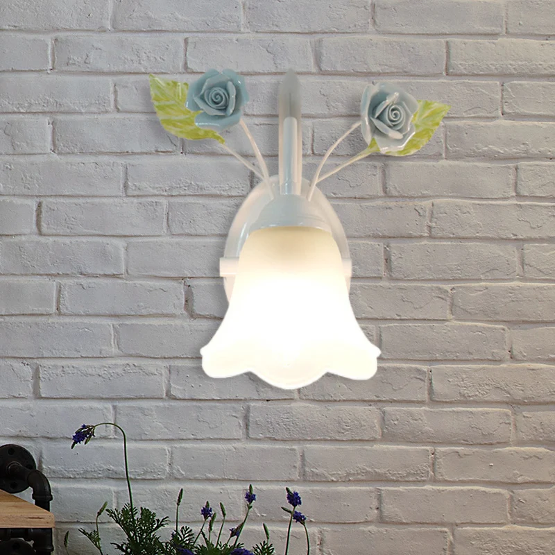 Ivoorkleurige glazen bloem wandlamp platteland 1 kop woonkamer blaker lichtarmatuur wit/roze/blauw Clearhalo