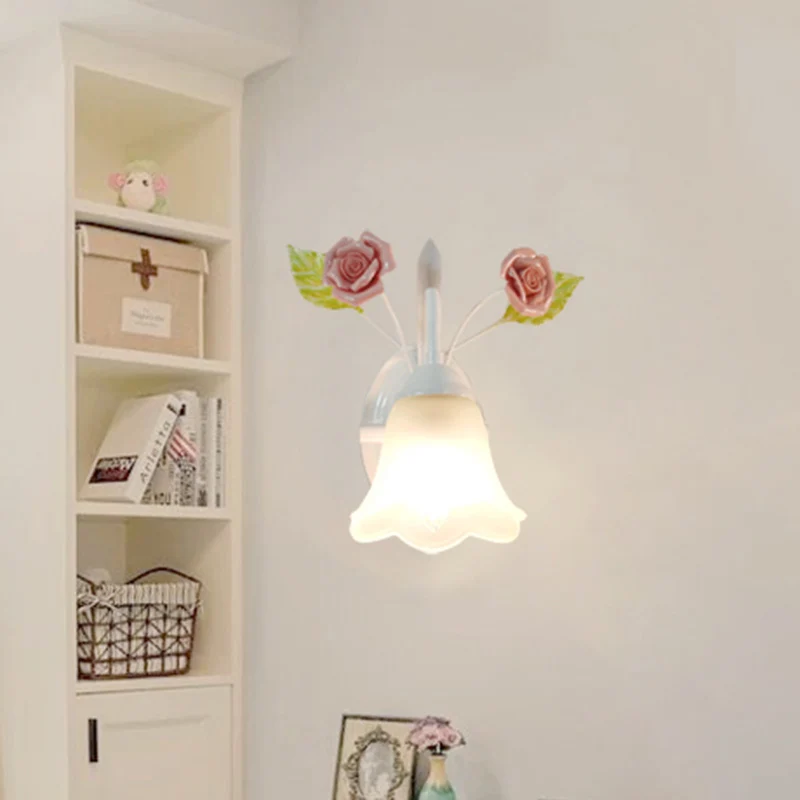 Ivoorkleurige glazen bloem wandlamp platteland 1 kop woonkamer blaker lichtarmatuur wit/roze/blauw Clearhalo