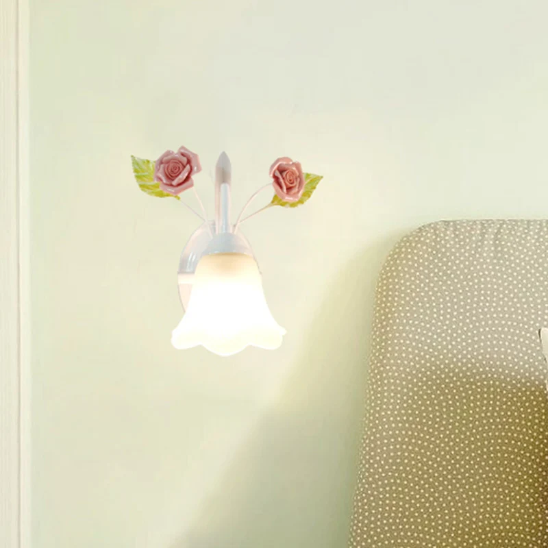 Ivoorkleurige glazen bloem wandlamp platteland 1 kop woonkamer blaker lichtarmatuur wit/roze/blauw Clearhalo