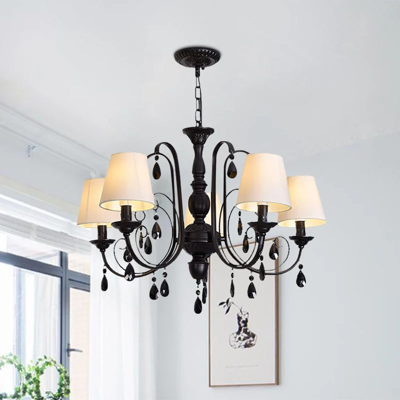 Kaarsenkroonluchter met zwarte afwerking, modernistisch metalen restaurant-hanglamp met 5 lampen en stoffen kap Clearhalo