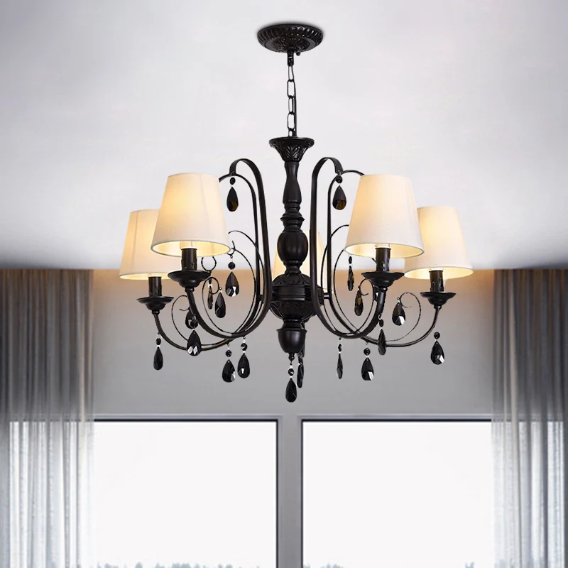 Kaarsenkroonluchter met zwarte afwerking, modernistisch metalen restaurant-hanglamp met 5 lampen en stoffen kap Clearhalo