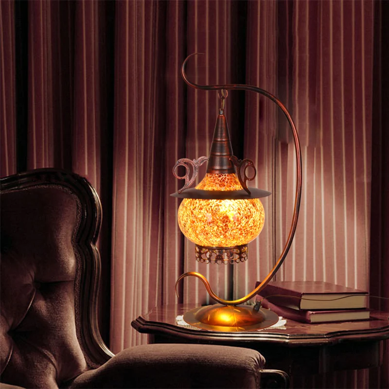 Kachelvormig slaapkamernachtlampje Art Deco oranje glas 1-lichts tafellamp met gekrulde arm Clearhalo