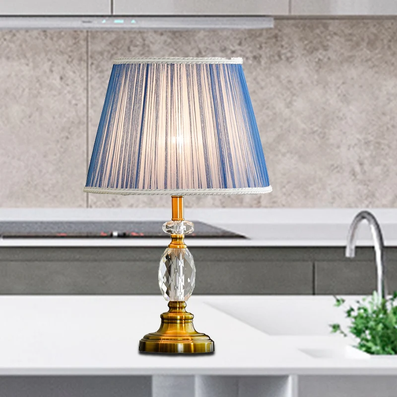 Kegelgefacetteerd kristallen nachtlampje Modernisme 1-lamps blauwe tafelverlichting met namaakgevlochten details Clearhalo