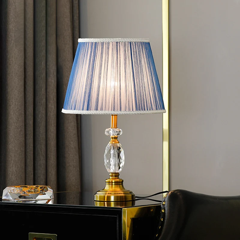 Kegelgefacetteerd kristallen nachtlampje Modernisme 1-lamps blauwe tafelverlichting met namaakgevlochten details Clearhalo