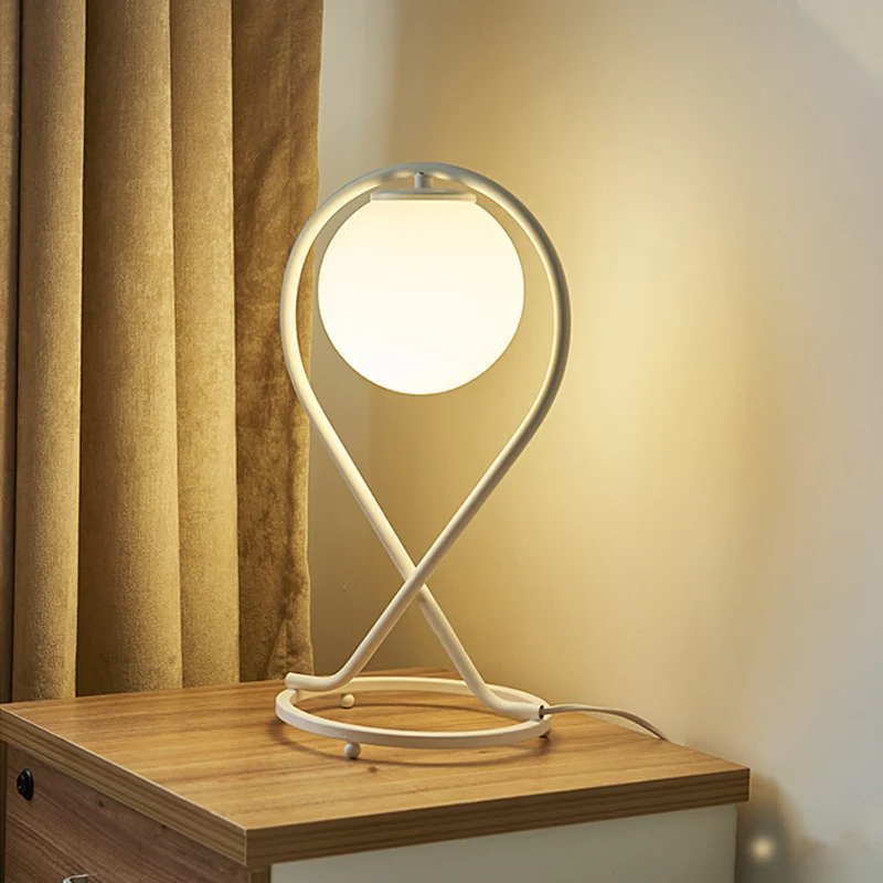 Kinderkamer Globe Shade Tafellamp Metaal 1 Kop Moderne witte LED-bureaulamp Clearhalo
