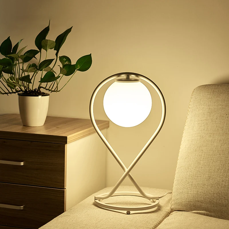 Kinderkamer Globe Shade Tafellamp Metaal 1 Kop Moderne witte LED-bureaulamp Clearhalo