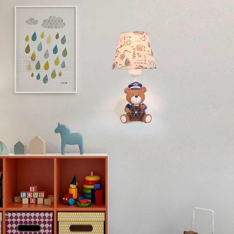Kinderspeelgoedbeer-wandlamp met taps toelopende kap Eén lichte harswandkandelaar beige voor kinderslaapkamer Clearhalo