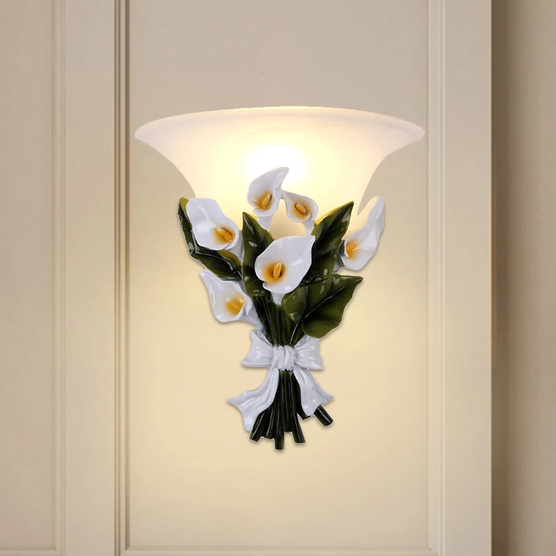Klassieke bloemwandlamp, 1 lamp, inbouw wandkandelaar van hars met bel, witte glazen kap Clearhalo