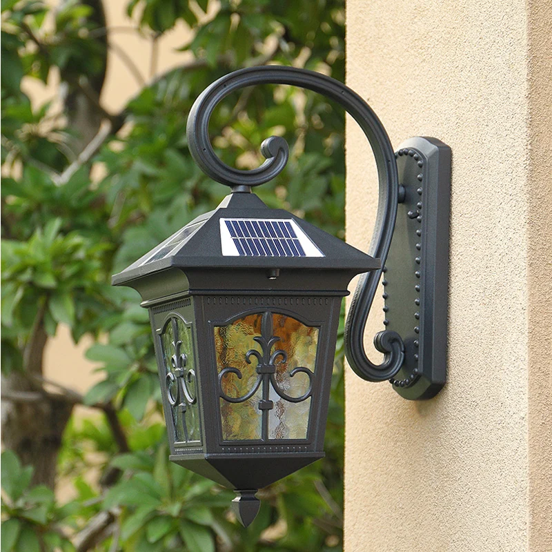 Klassieke huisvormige LED-wandlamp, metalen zonne-wandverlichtingsarmatuur met glazen kap Clearhalo