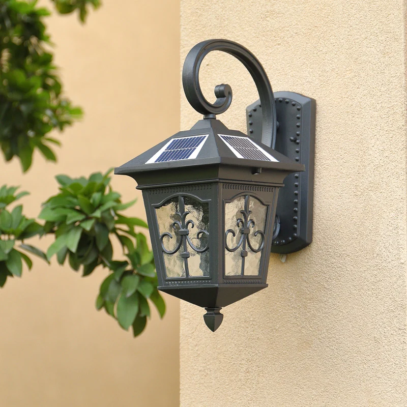 Klassieke huisvormige LED-wandlamp, metalen zonne-wandverlichtingsarmatuur met glazen kap Clearhalo