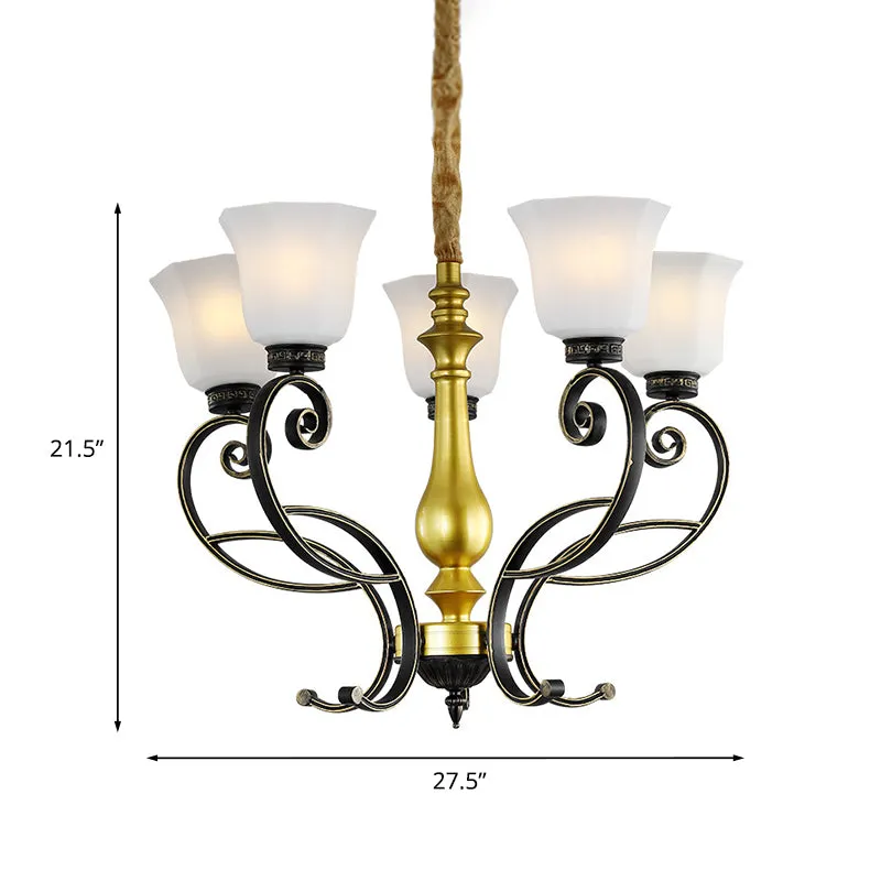 Klassieke plafondkroonluchter met 5 lampen en opaalglazen hanger zwart en goud met scrollende arm Clearhalo