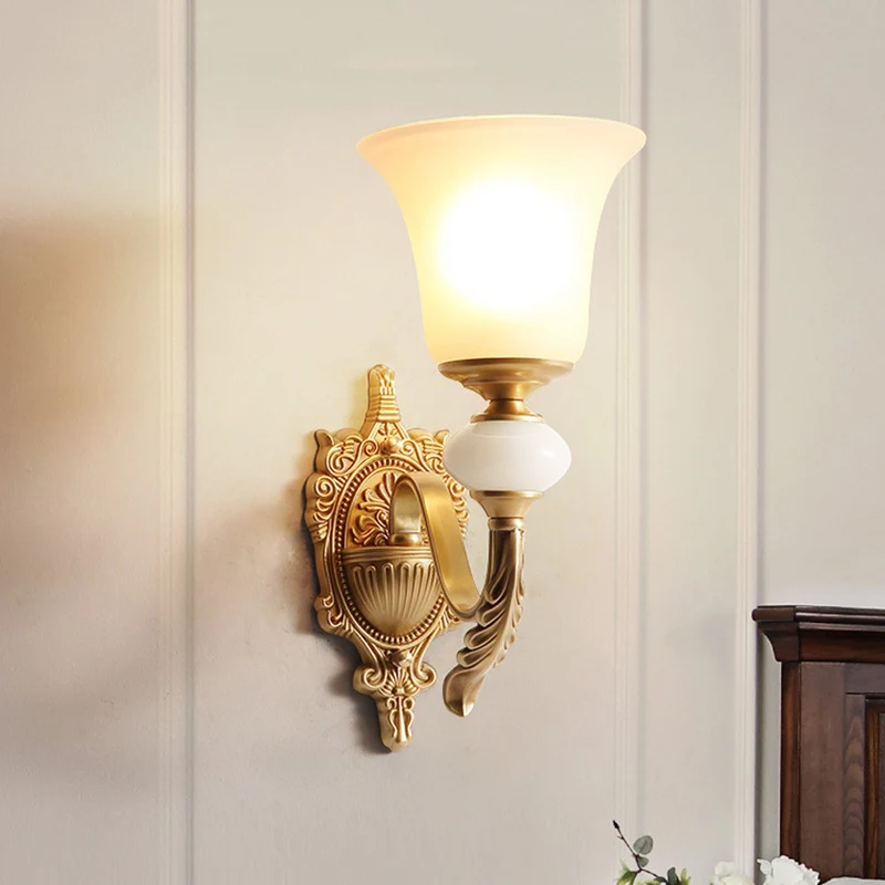 Klassieke stijl Bell-wandverlichtingsarmatuur 1 lamp Matglazen wandmontagelamp messing voor trap Clearhalo