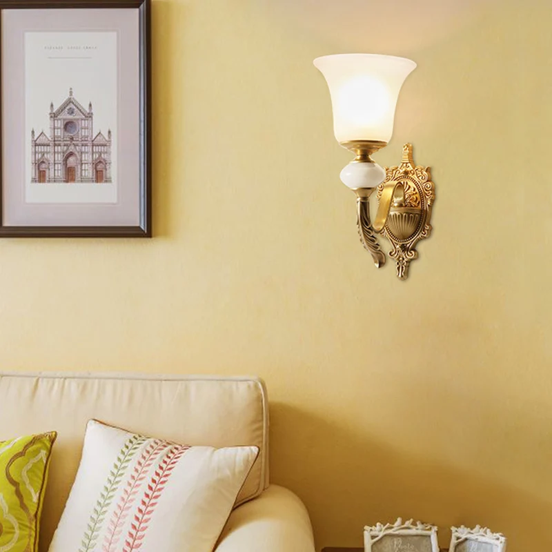 Klassieke stijl Bell-wandverlichtingsarmatuur 1 lamp Matglazen wandmontagelamp messing voor trap Clearhalo