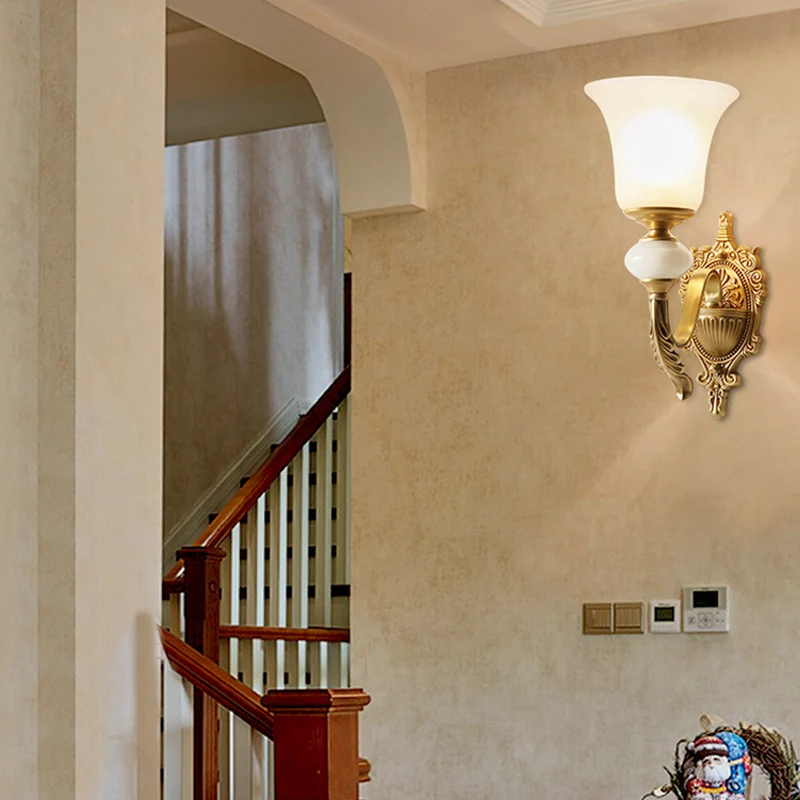 Klassieke stijl Bell-wandverlichtingsarmatuur 1 lamp Matglazen wandmontagelamp messing voor trap Clearhalo