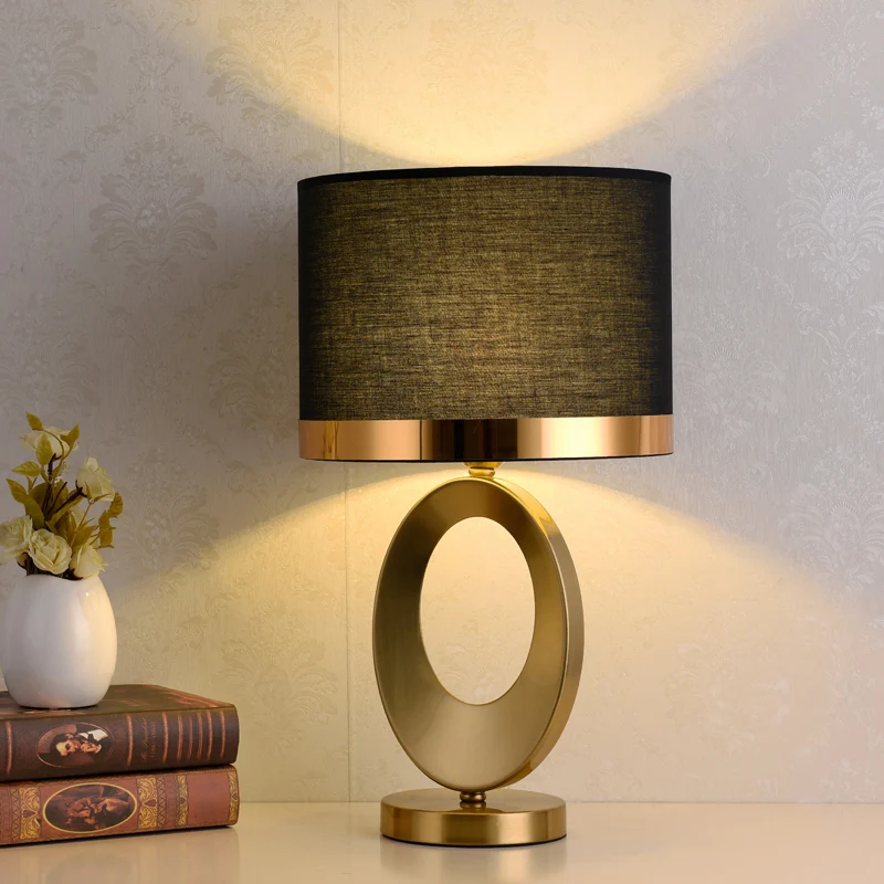 Klassieke stijl Drum Shade Tafellamp 1 Kop Stoffen Nachtkastje Verlichting voor studeerkamer Clearhalo