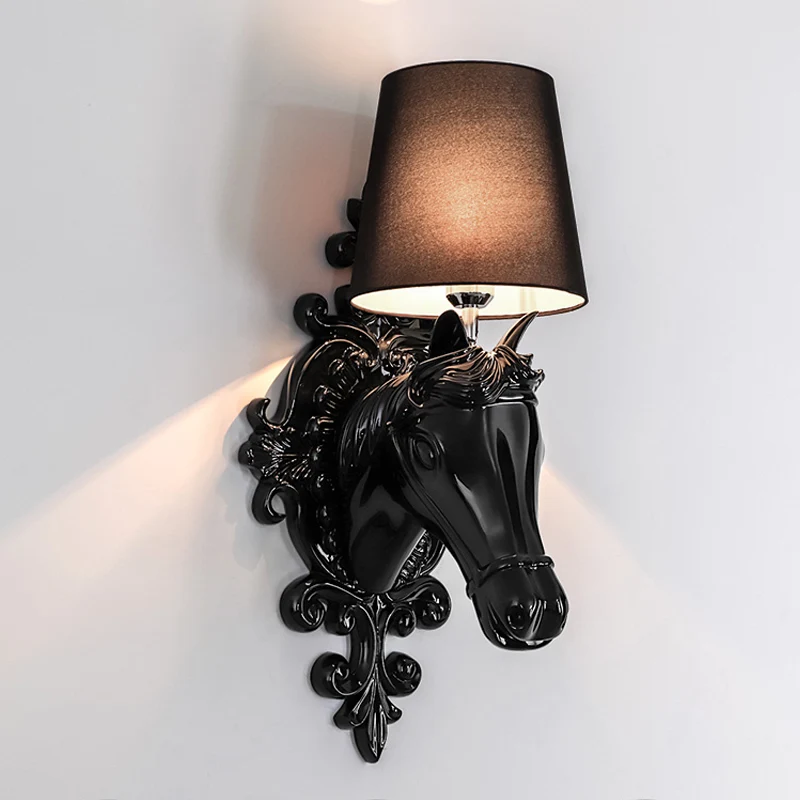 Klassieke wandlamp van zwart/wit hars met 1 lamp en kegelvormige stoffen kap Clearhalo