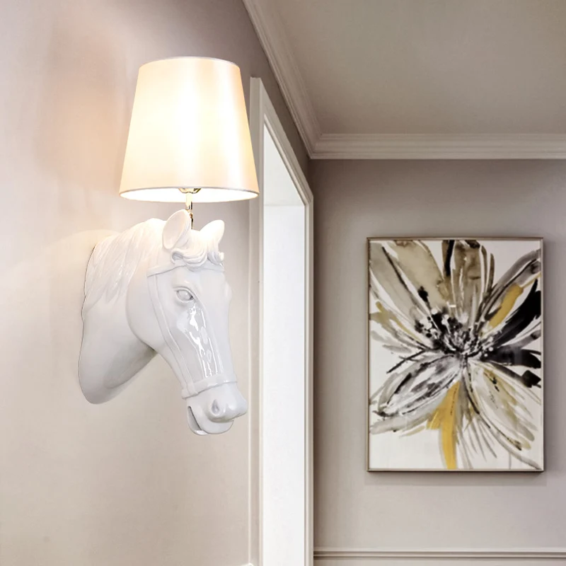 Klassieke wandlamp van zwart/wit hars met 1 lamp en kegelvormige stoffen kap Clearhalo